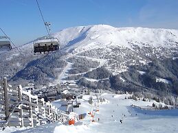 Apartment Right Next to Cable car