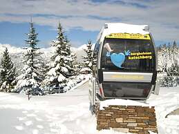 Apartment Right Next to Cable car