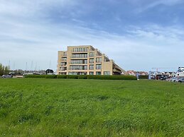 Beautiful Apartment on the Marina