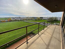 Beautiful Apartment on the Marina