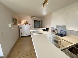 Beautiful Apartment on the Marina