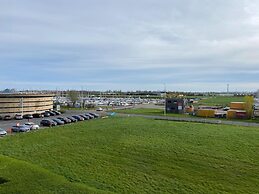 Beautiful Apartment on the Marina