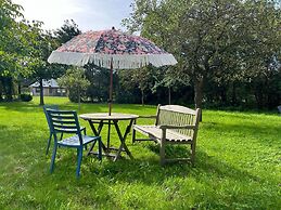 Beautiful Holiday Home With Private Orchard
