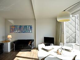 Stylish Apartment Right on the Beach