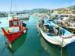 Belvilla by OYO Inviting Holiday Home With Terrace