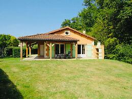 Inviting Villa With Shared Pool