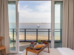 Lush Apartment With Water Views