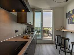 Lush Apartment With Water Views