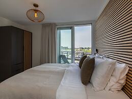 Lush Apartment With Water Views