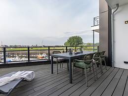 Lush Apartment With Water Views