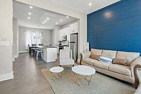 Modern 3 3 in East Nash 10min to Broadway