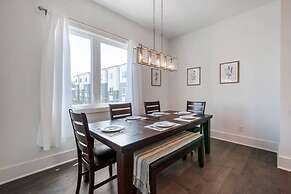 Modern 3 3 in East Nash 10min to Broadway