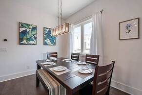 Modern 3 3 in East Nash 10min to Broadway