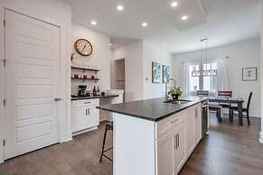 Modern 3 3 in East Nash 10min to Broadway