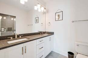 Modern 3 3 in East Nash 10min to Broadway