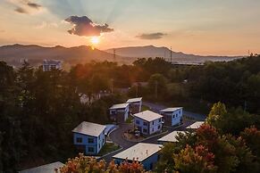 Brand New 4 4 Minutes to Dollywood Hot Tub