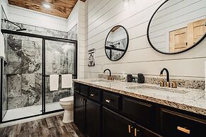 Brand New 4 4 Minutes to Dollywood Hot Tub