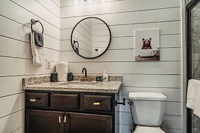 Brand New 4 4 Minutes to Dollywood Hot Tub