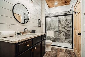 Brand New 4 4 Minutes to Dollywood Hot Tub