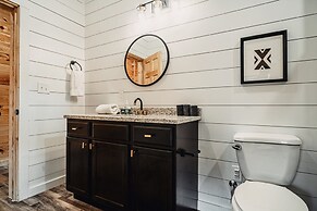 Brand New 4 4 Minutes to Dollywood Hot Tub