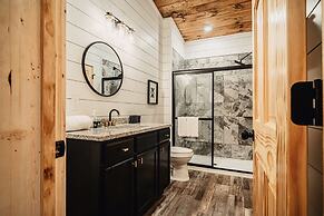 Brand New 4 4 Minutes to Dollywood Hot Tub