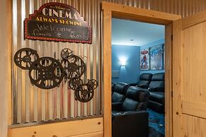 Luxury 3 2 5 Cabin Lake Views Theatre Gameroom
