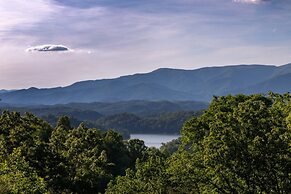 Luxury 3 2 5 Cabin Lake Views Theatre Gameroom
