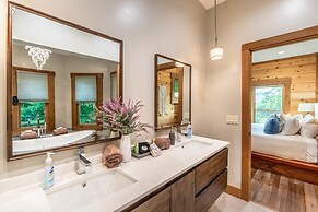 Luxury 3 2 5 Cabin Lake Views Theatre Gameroom