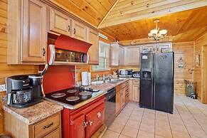 Stunning Mountain Cabin w Hot tub