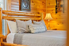 Stunning Mountain Cabin w Hot tub