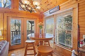 Stunning Mountain Cabin w Hot tub