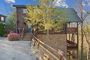 Stunning Mountain Cabin w Hot tub