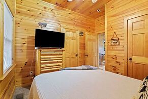 Stunning Mountain Cabin w Hot tub