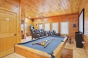 Stunning Mountain Cabin w Hot tub