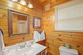 Stunning Mountain Cabin w Hot tub