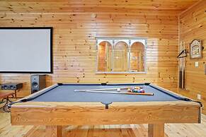 Stunning Mountain Cabin w Hot tub