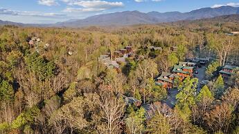 Stunning Mountain Cabin w Hot tub