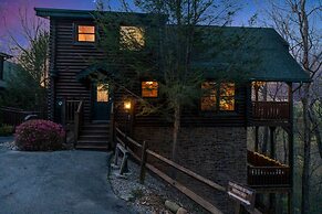 Stunning Mountain Cabin w Hot tub