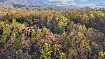 Stunning Mountain Cabin w Hot tub