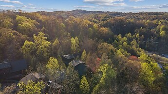Stunning Mountain Cabin w Hot tub