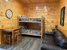 5 Master Suites 5 6bath Cabin 5 min to Gsmnp