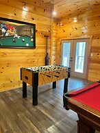 5 Master Suites 5 6bath Cabin 5 min to Gsmnp