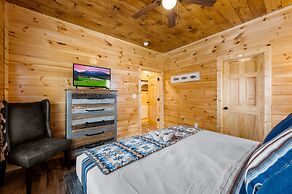 Brand New 4 4 Minutes to Dollywood w Hottub