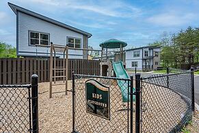 Brand New 4 4 Minutes to Dollywood w Hottub