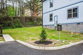 Brand New 4 4 Minutes to Dollywood w Hottub