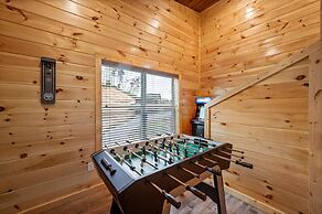 Brand New 4 4 Minutes to Dollywood w Hottub