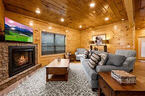 Brand New 4 4 Minutes to Dollywood w Hottub