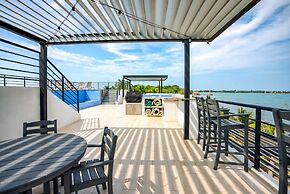 Oceanfront Sunset Gecko Condo - Ground Floor 1B