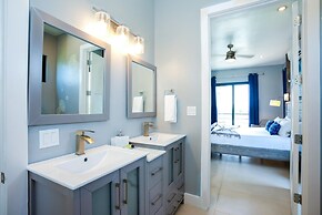 Oceanfront Sunset Gecko Condo - Second Floor 2A