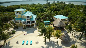 Lucky Duck Villa - Huge Beachfront Pool and Pier